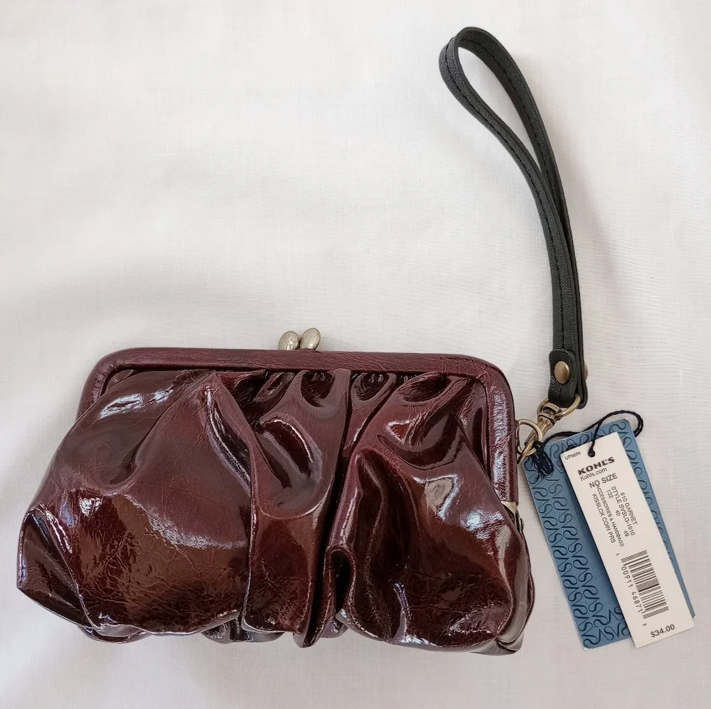 Simply Vera Vera Wang▪️Red Faux Leather Wristlet